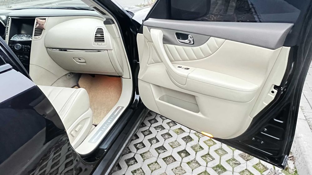 Infiniti QX70  3,7 2016 р