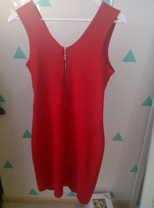 Жіноча червона сукня