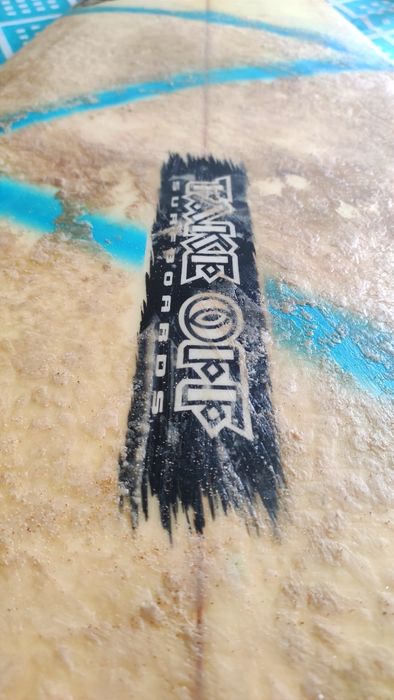 Prancha de surf com quilhas