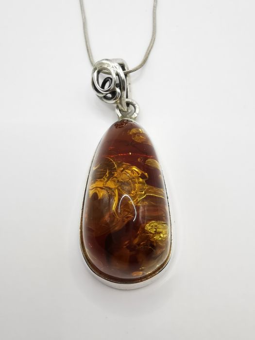 Bursztynowy wisiorek z łańcuszkiem srebro 925