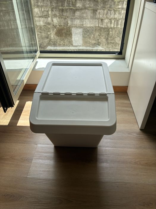 Caixote IKEA (Roupa suja/ reciclaveis)