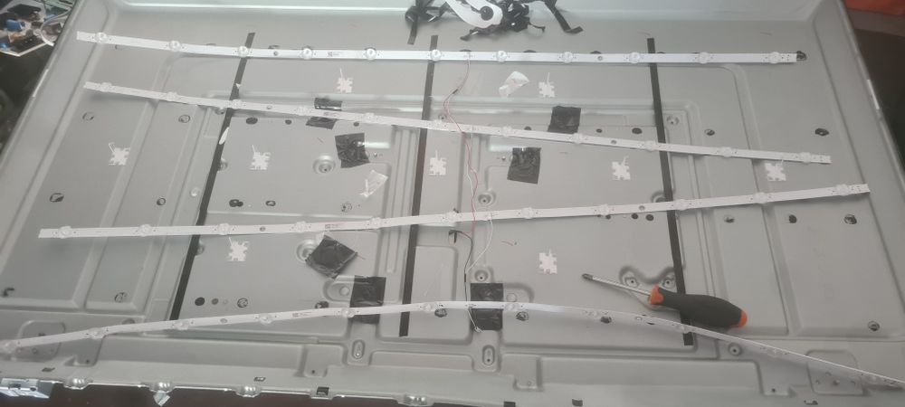 Tv xiomi L50M6-6AEU  ecran danificado restantes pecas boas