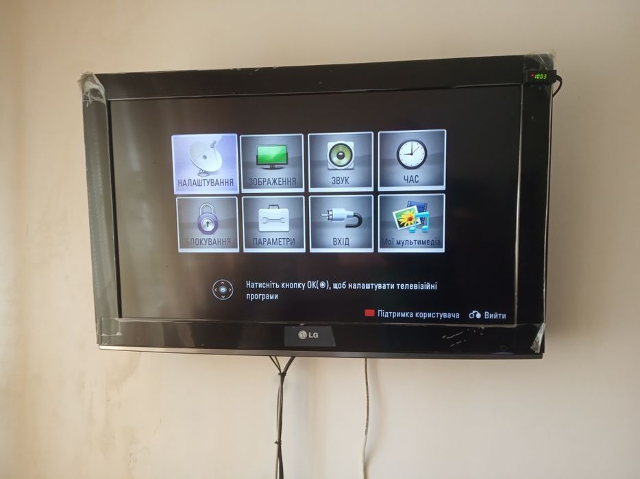 LG телевізор 32"