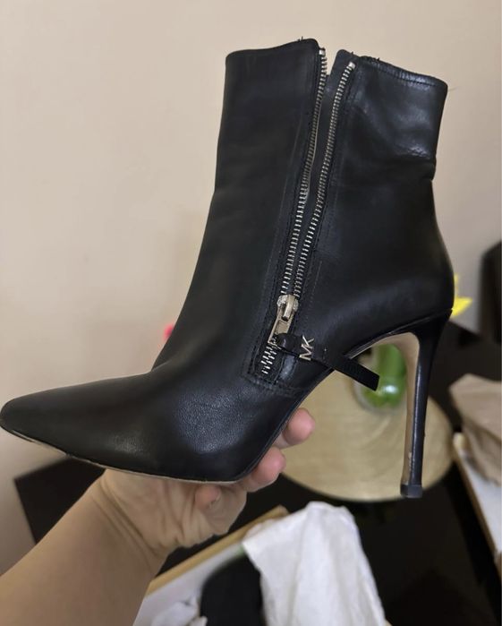 Продам чобітки Michael Kors