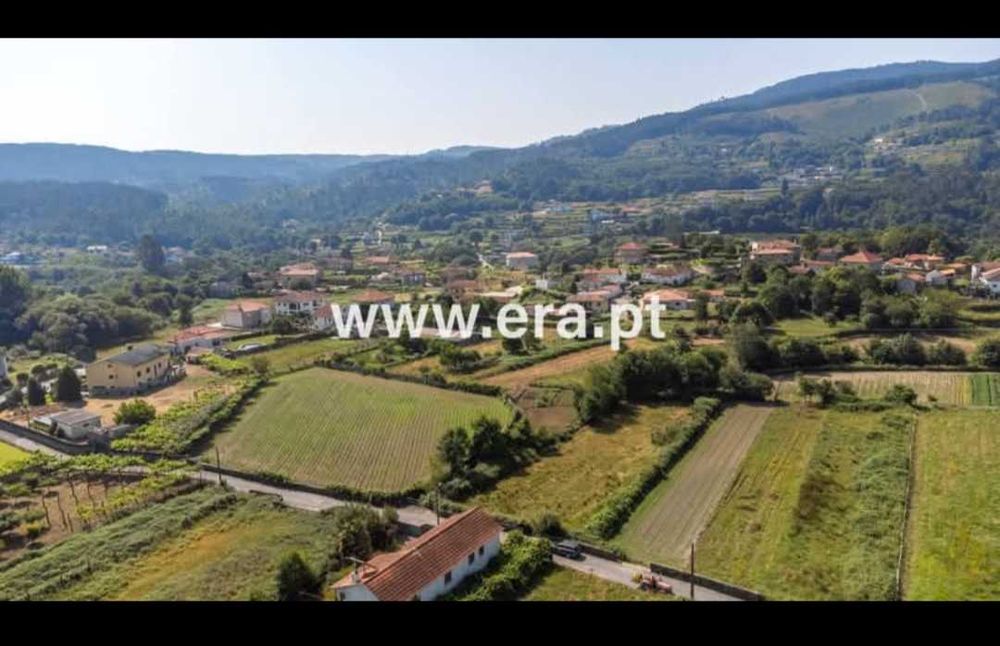 Terreno urbano com 1800m2 em Covas V.N.Cerveira