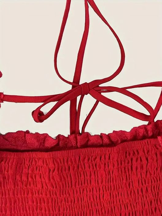 Нова червона сукня