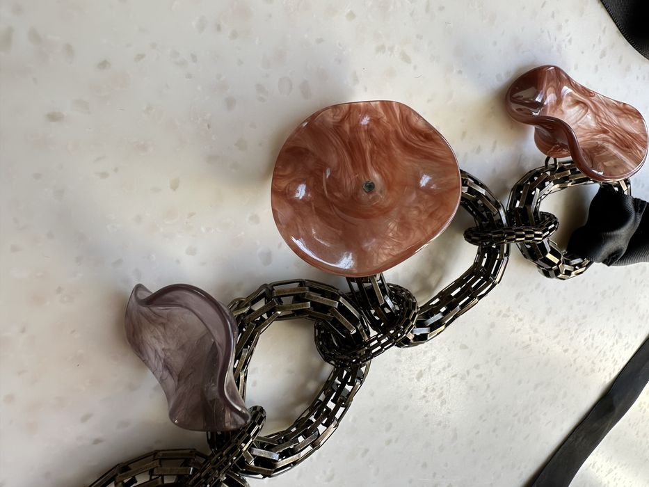 Укоашение женское Marni. Италия. Длина 1,80 см. На ленте атласной