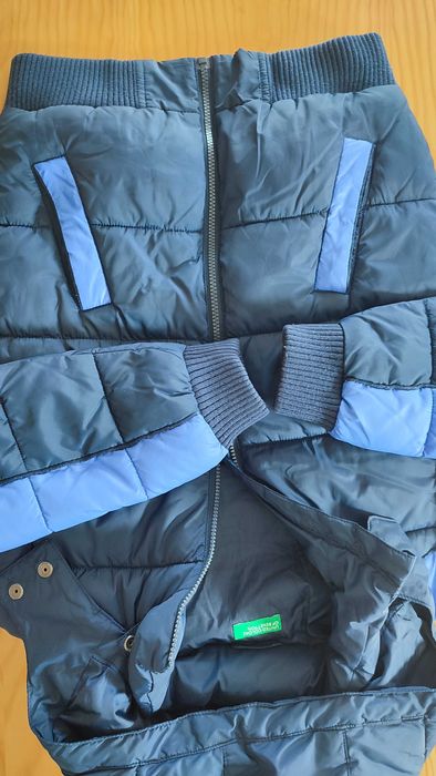 Casaco acolchoado de rapaz. Marca Benetton.