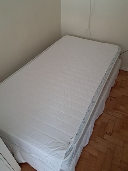Cama e colchão  de solteiro (individual)