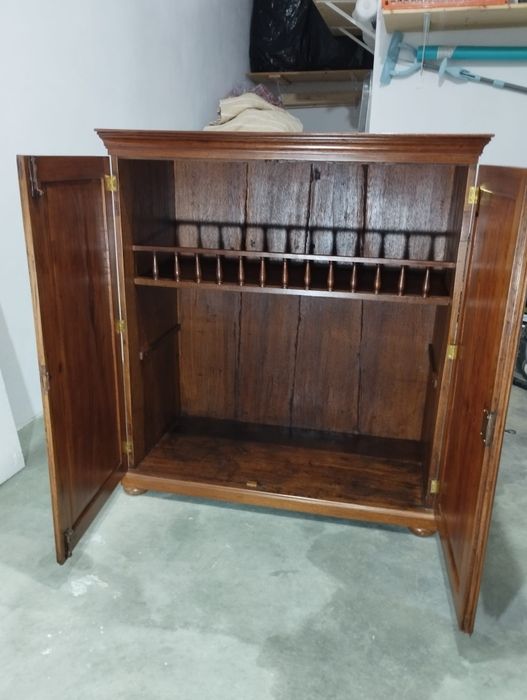 Móvel (meio louceiro) antigo