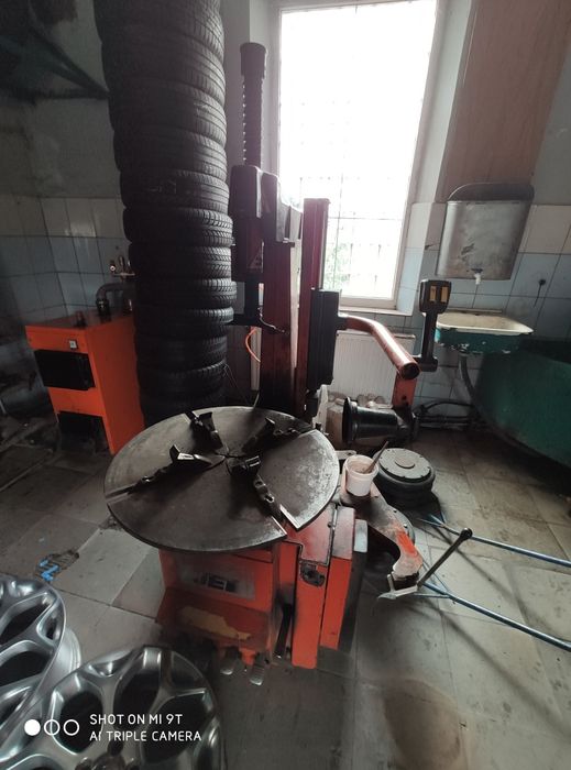 Продається приміщення! Шиномонтаж ! Діючий бізнес.