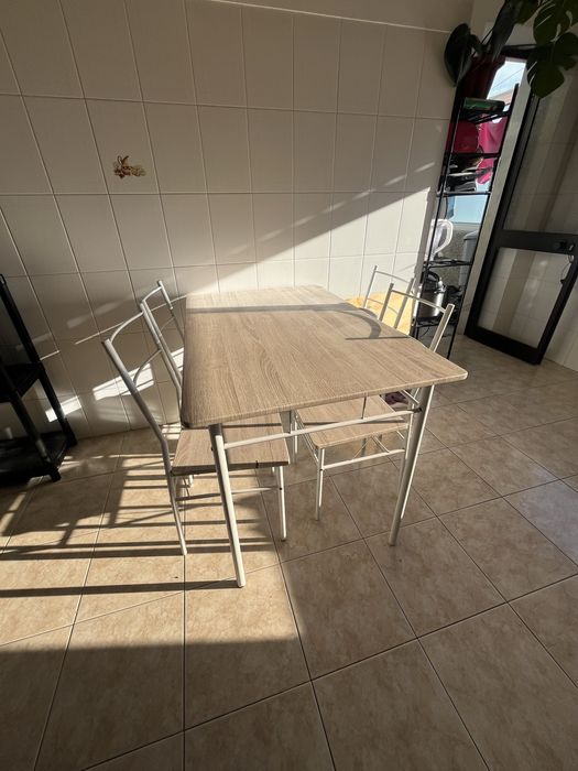 Mesa com cadeiras