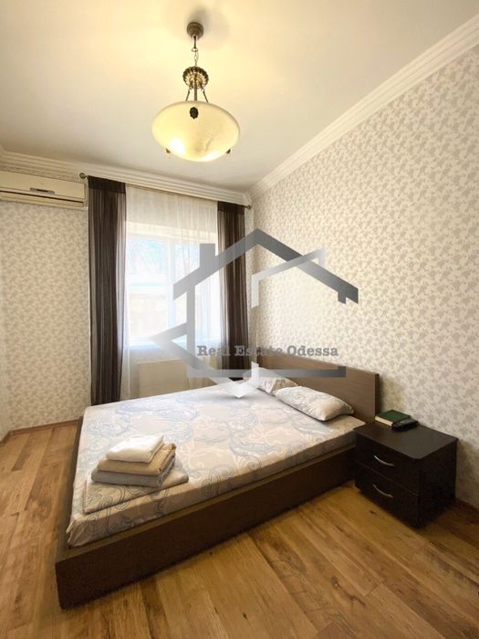 Сдам 4х комнатную кв до лета в самом центре Одессы на ул Дерибасовская