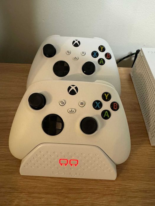 Xbox series s 512gb + 2 controles + base de carregamento