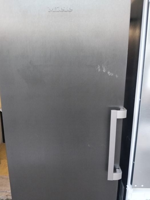 Arca congeladora Miele perfeita preta