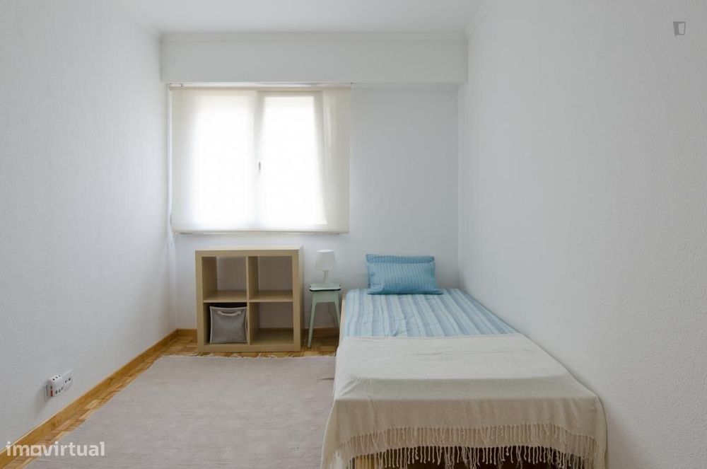 Quarto - localizado em Telheiras Lisbon