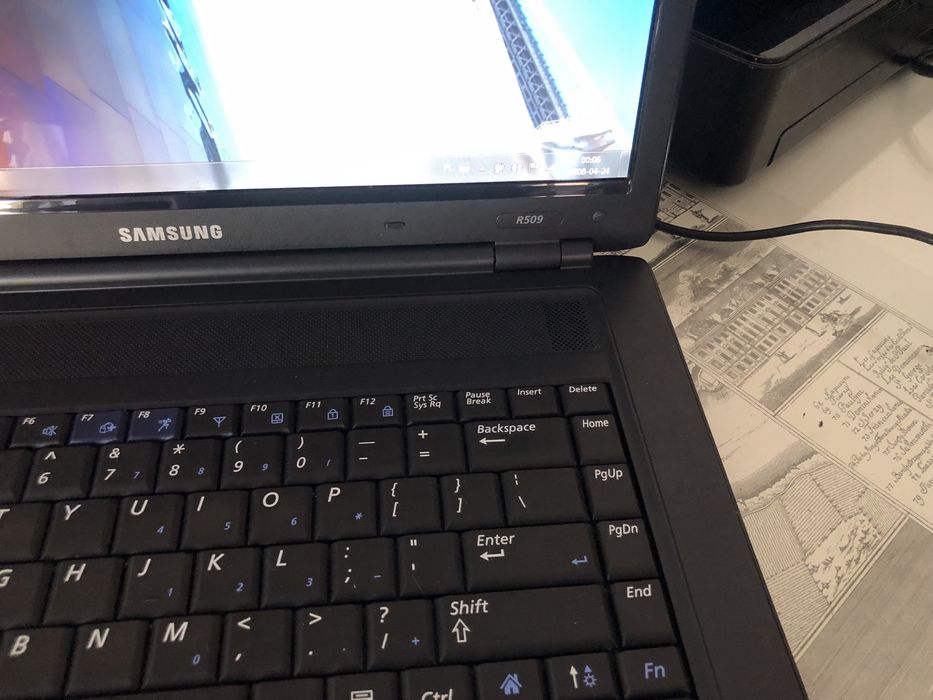Laptop samsung NP-R509