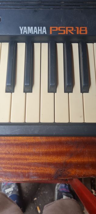 Yamaha PSR-18, przenośny keyboard
