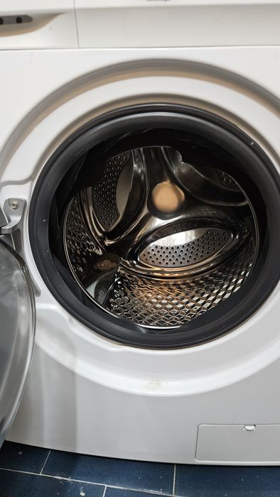 Máquina de Lavar e Secar Qilive (Para Peças ou Reparação) – Motor e Eletrónica OK