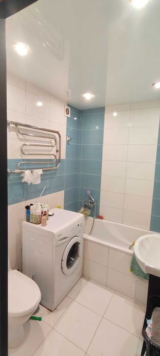 Продаж квартири три кімнатної