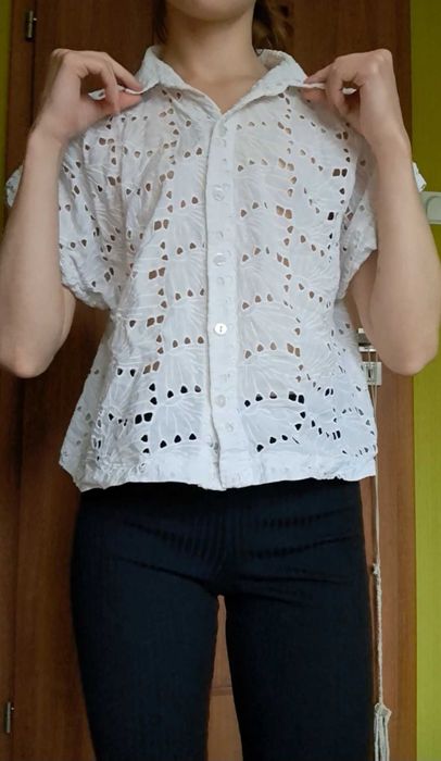 damska biała koszula z krótkim rękawem