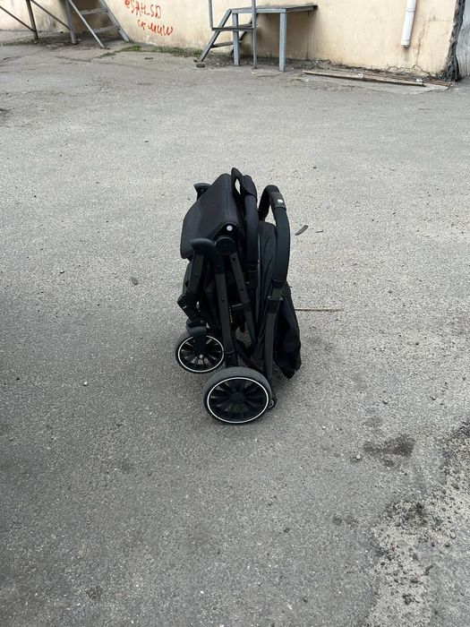 Коляска  прогулянкова luxmom