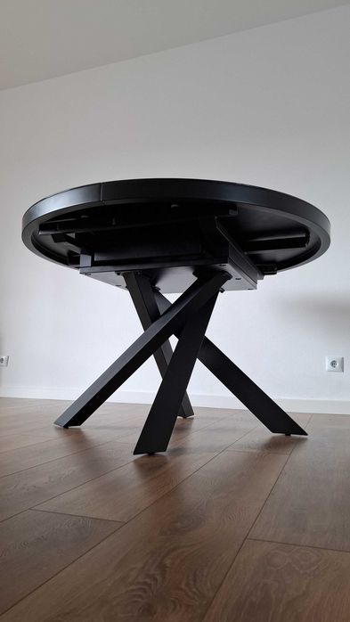 Mesa de jantar e cadeiras