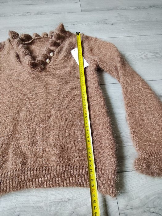 Puszysty włoski sweter damski.