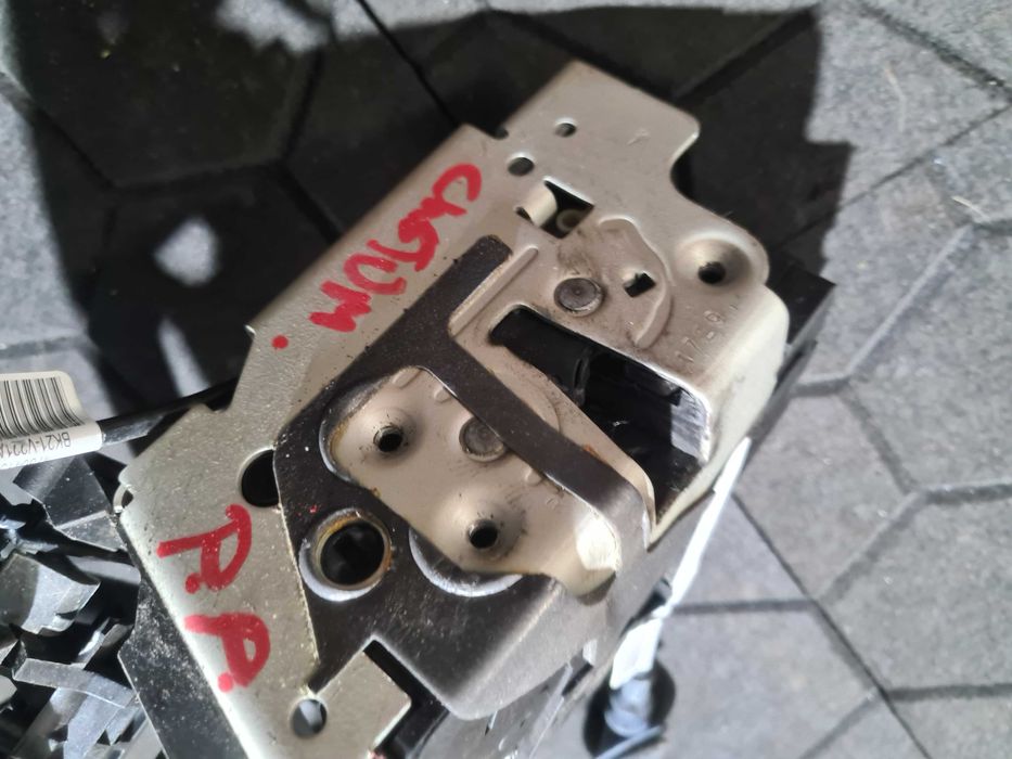 Ford Custom Trend zamek drzwi przednich prawy podstawa klamka