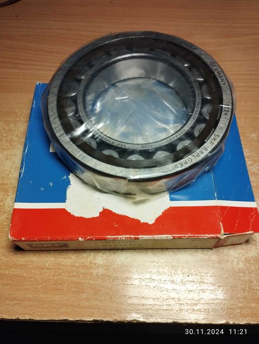 215 Подшипник роликовый SKF Германия