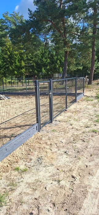 Montaż ogrodzeń z materialami panelowe