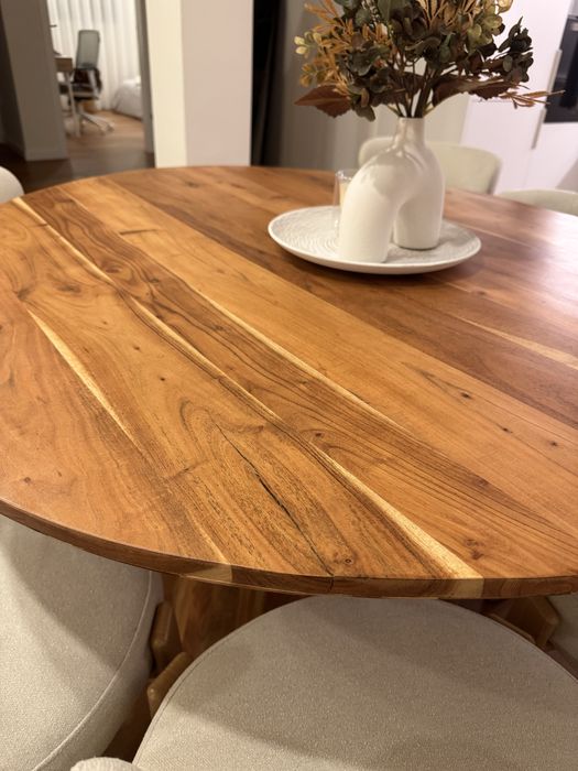 Mesa de sala de jantar