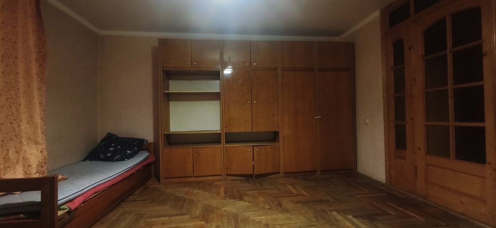 КІМНАТА  або Місце в кімнаті для  однієї  або двох  осіб.  р-н Пасічна.