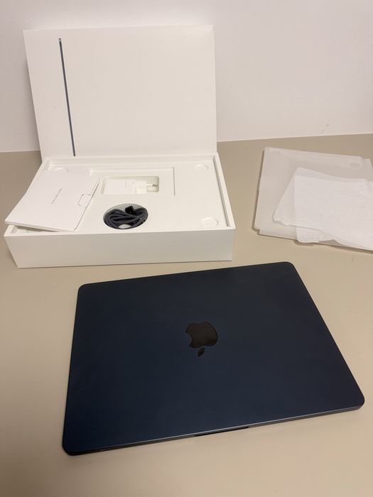 Apple macbook M3(2024)