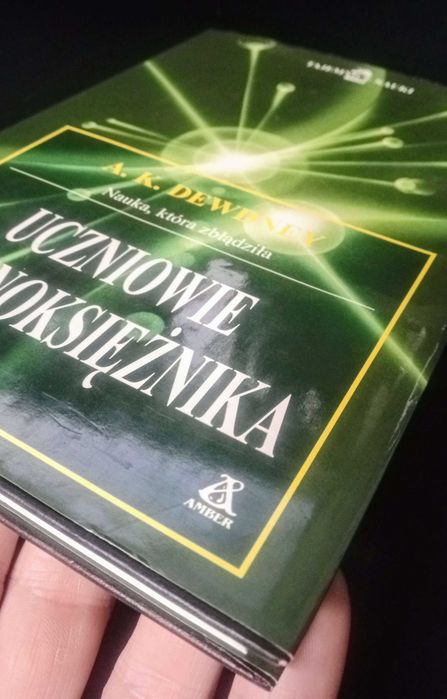 Uczniowie czarnoksiężnika Tajemnice Nauki A. K. Dewdney Amber