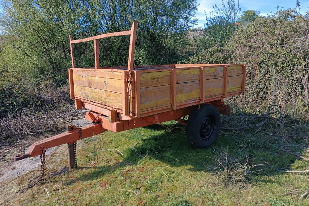 Reboque de trator tribasculante, sem documentos