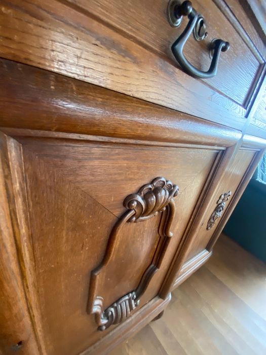 Kredens antyk litego drewno