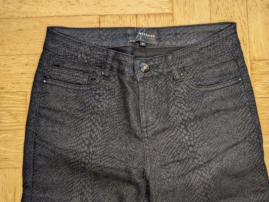 Spodnie Reserved 34 w wężowy wzór