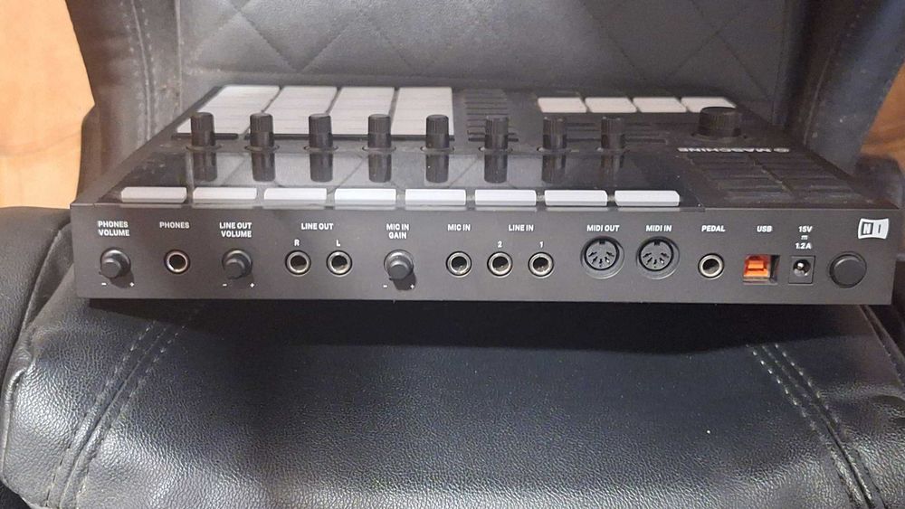 Teclado MIDI Sampler Mixer