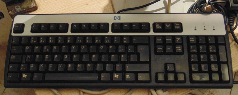 Two FUJITSU Siemens and VIEWSONIC Monitors + Two HP Keyboards.64550965673858123