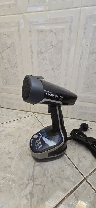 Ferro Vertical de Engomar a Vapor ROWENTA DR8270D1
