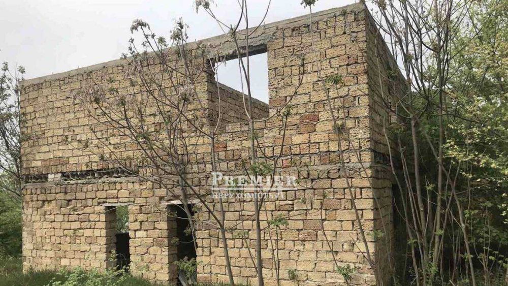 До продажу будинок у стані незавершеного будівництва