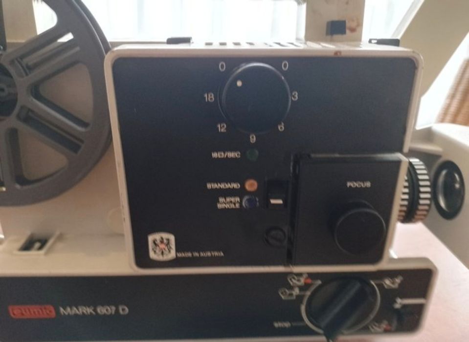 Eumig Mark 607 D – Projetor de Filmes 8 mm