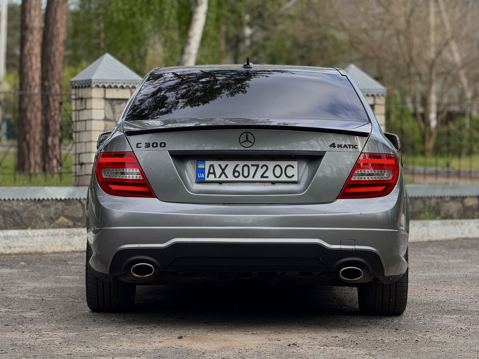 Mercedes-Benz W204 C300 2012 в чудовому стані