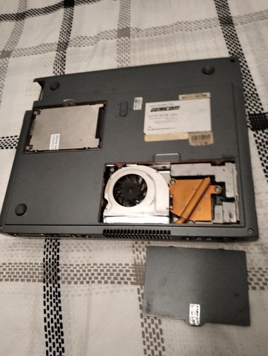 На запчастини ноутбук