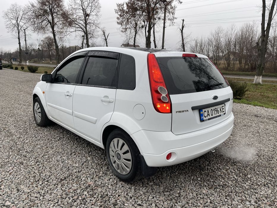 Продам Ford Fiesta 1.3 бензин