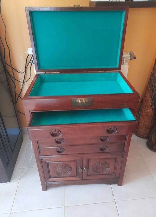 Armário oriental de pau rosa para talheres