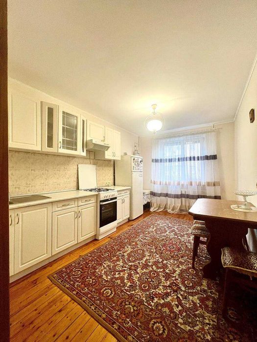 Продам 1 кімнатну квартиру  на Черемушках біля Будинку Меблів