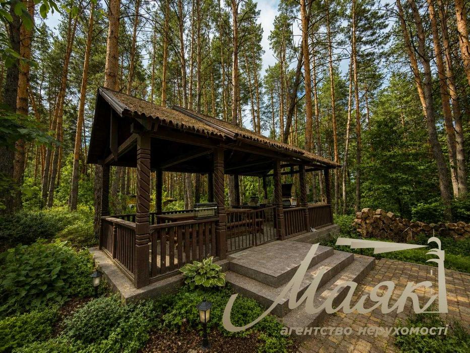 Продаж заміського рекреаційного комплексу 744 м2 на ділянці 1,5 га біля Києва, на ділянці річка Стугна, ліс