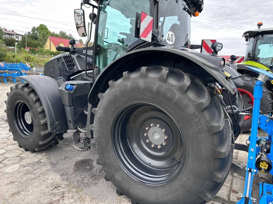 Ciągnik CLAAS AXION 830